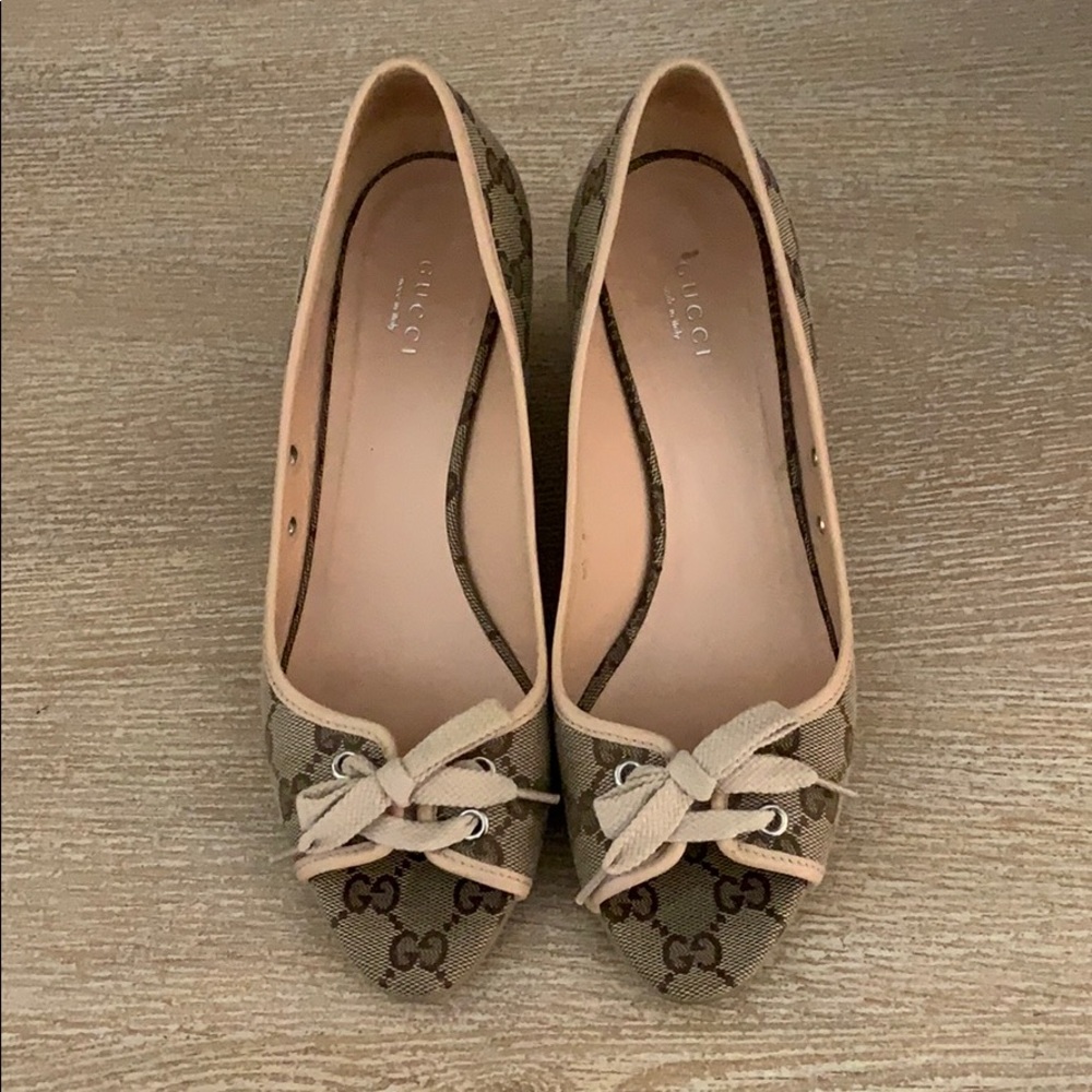 Gucci canvas logo peep toe wedge sandal size 38